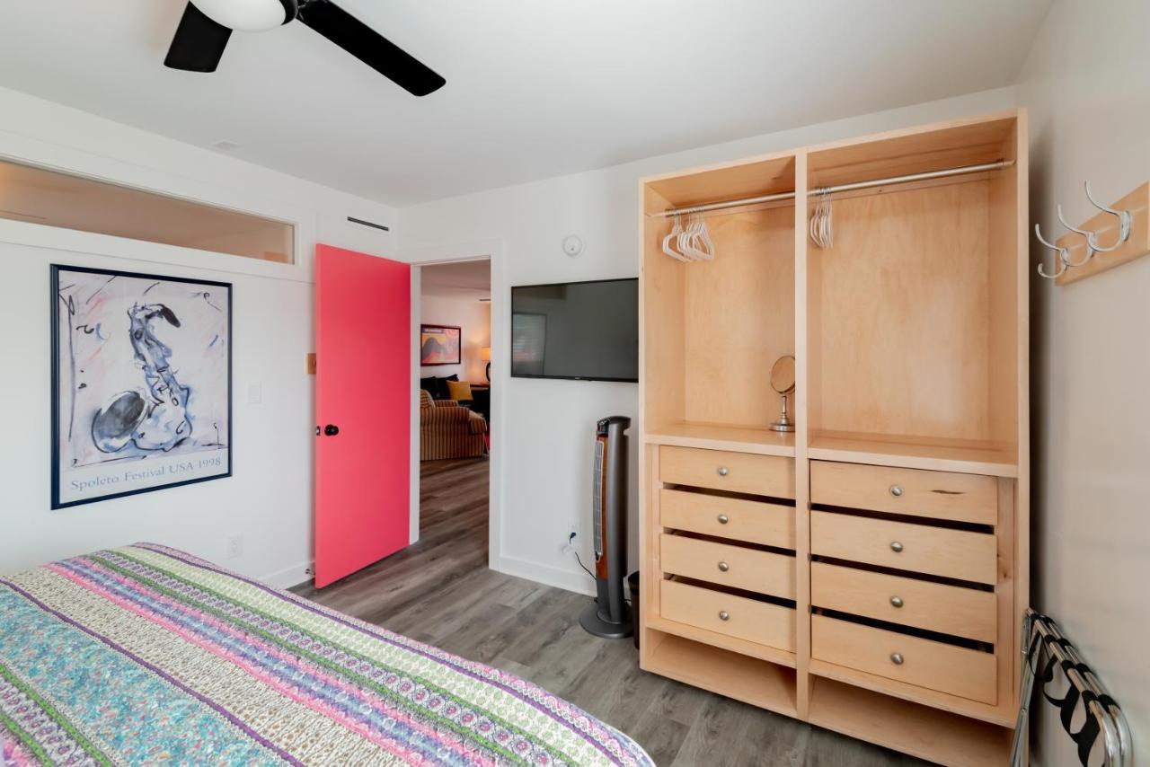 Folly Vacation Perfect Purple Palace Apt A Folly Beach Bagian luar foto
